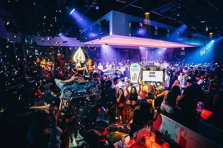 Houston nightclub VIP bottle service presentation at Heights Social